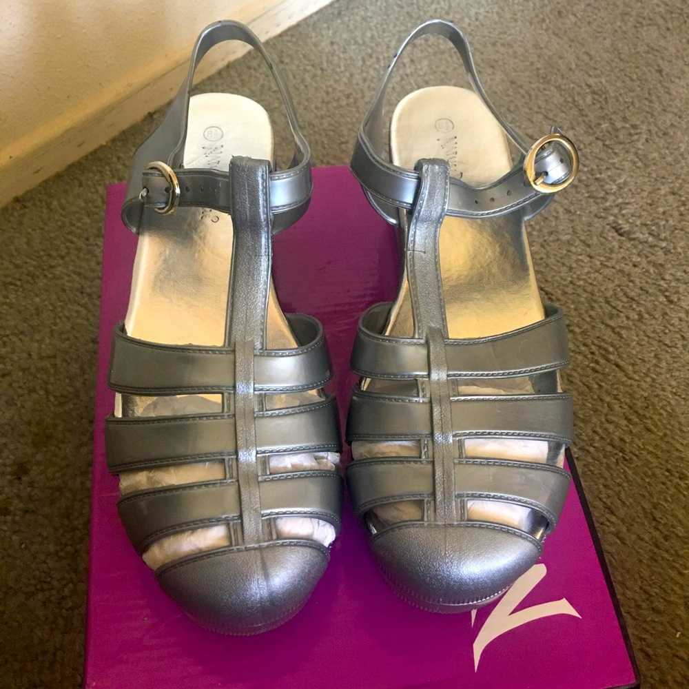 Sexy Nature Breeze grey flat form jelly sandals